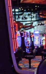 mm6801 မိုဘိုင်းအက်ပ် Android iOS ဖုန်းတွင် Casino ကစားနေသောမြင်ကွင်း